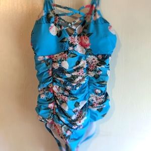 Cupshe blue floral swimsuit. Size XL.